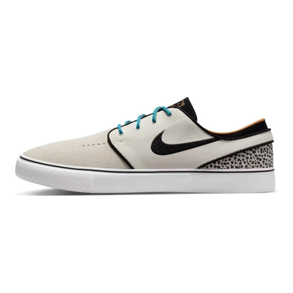 Nike White and Black Sneakers